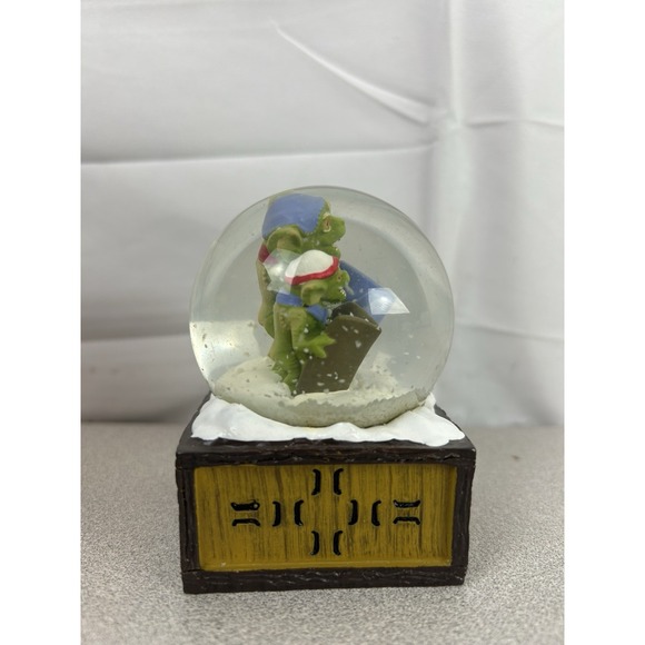 GREMLINS Holiday Snow Globe LIMITED EDITION Nerd Block Exclusive - Picture 2 of 10